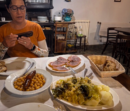 Cocido en un restaurante en el camino de Santiago